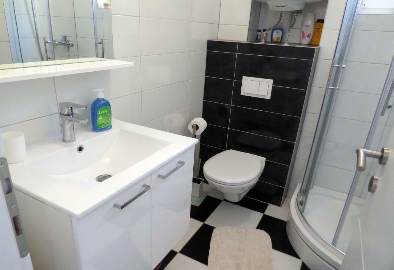 Apartman Jakir Baška Voda Eksteriør bilde