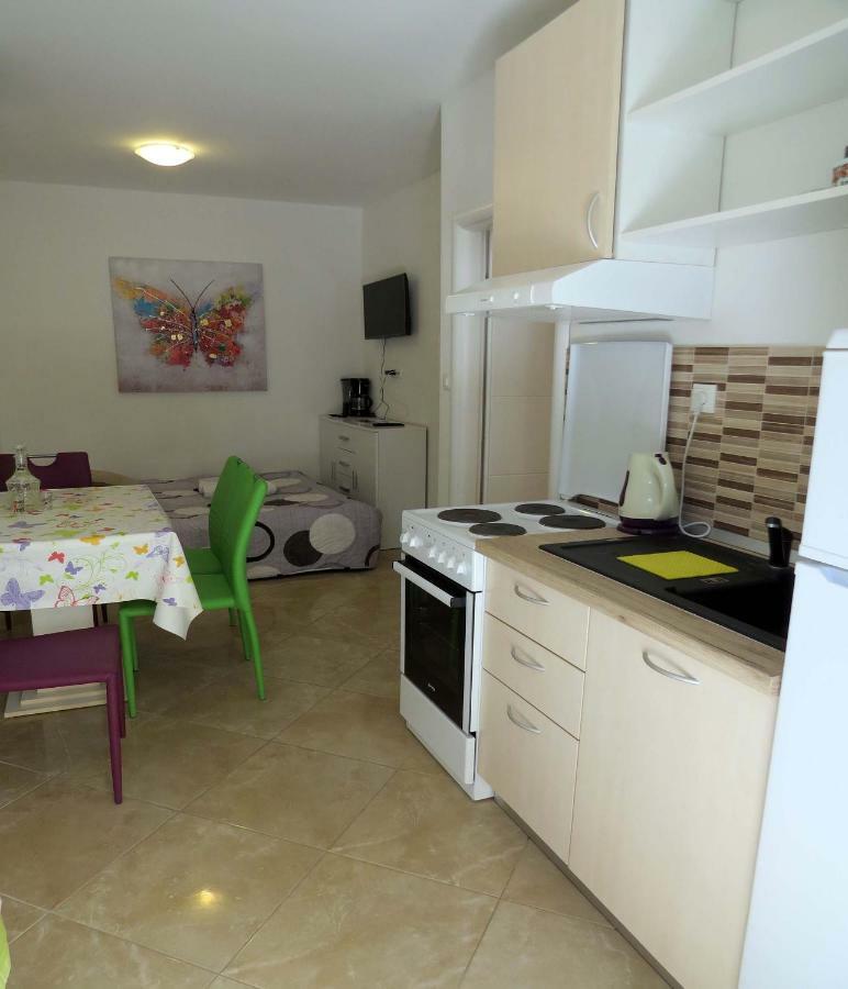 Apartman Jakir Baška Voda Eksteriør bilde