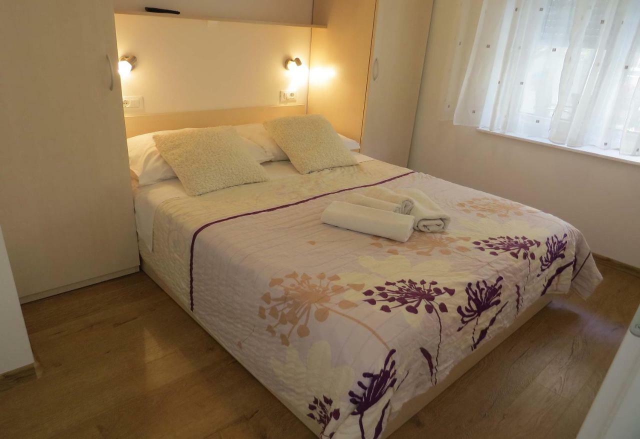 Apartman Jakir Baška Voda Eksteriør bilde